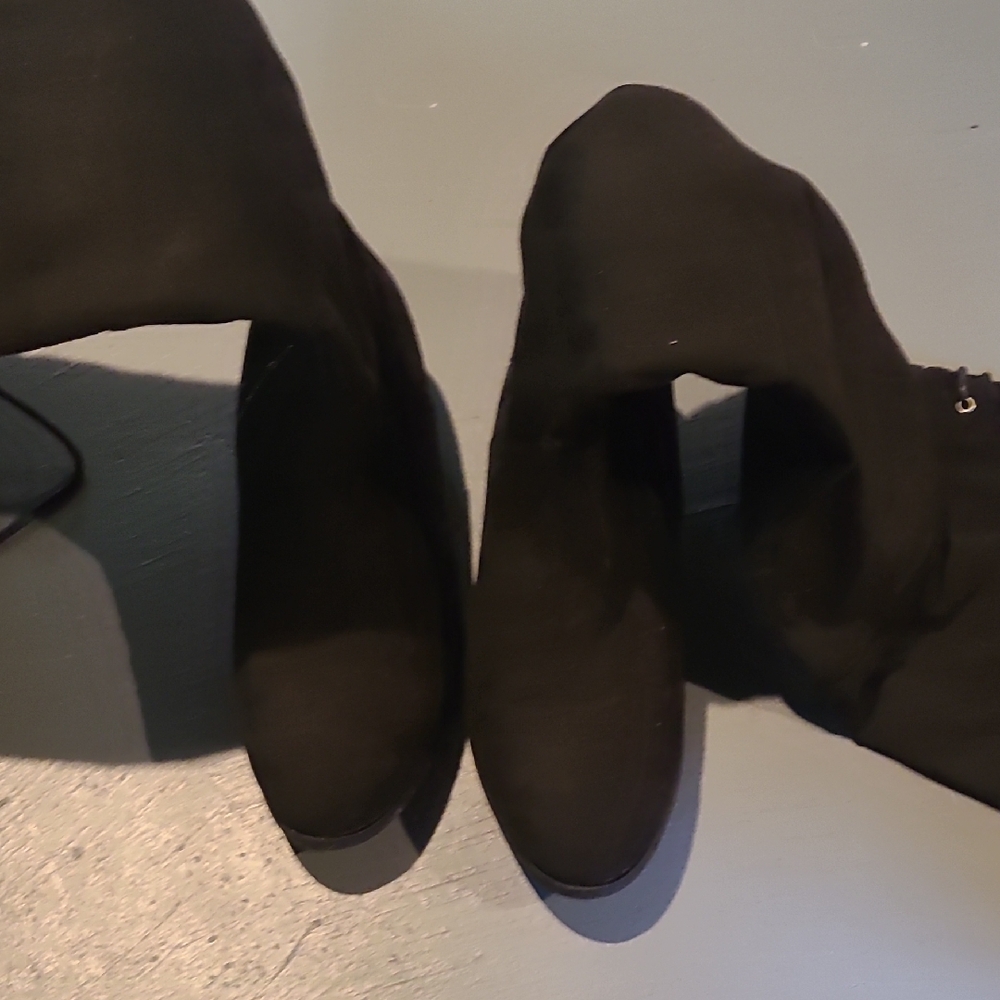 Black Knee-High Women's Boots - Picture 5 of 5